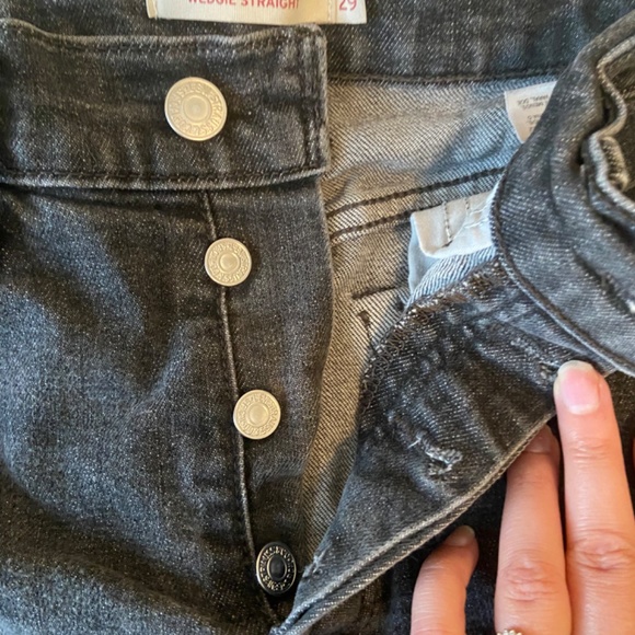 Levi wedgie straight distressed black - Picture 3 of 5